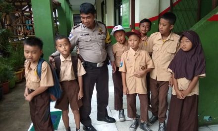 Program Polkis Binmas Polsek Neglasari ingatkan Pelajar hormati Guru