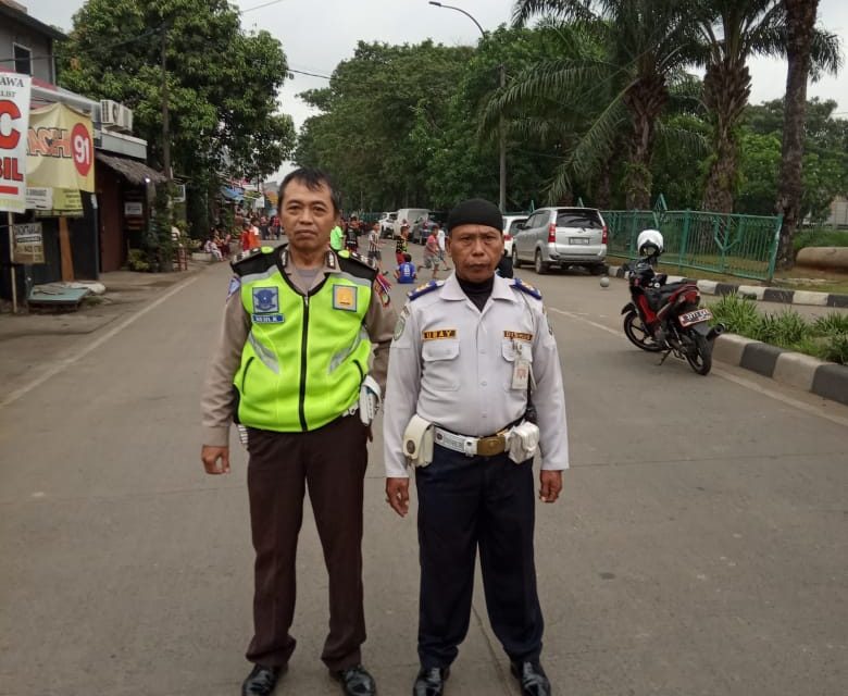 Unit Lantas Polsek Neglasari berikan pelayanan dalam CFD