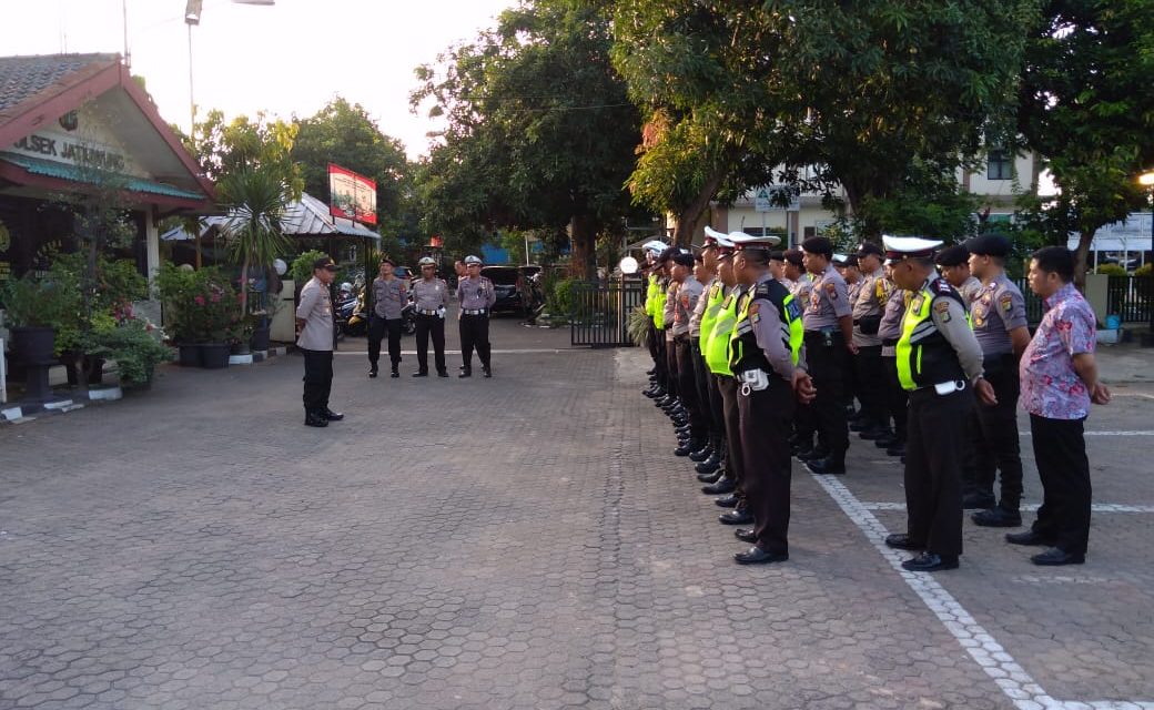 Puluhan Personil Polsek Jatiuwung dan Satlantas Polrestro Tangerang Kota Amankan Resepsi Pernikahan