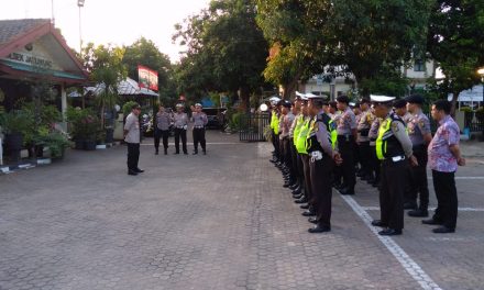 Puluhan Personil Polsek Jatiuwung dan Satlantas Polrestro Tangerang Kota Amankan Resepsi Pernikahan