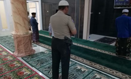 Panggilan Adzan Berkumandang Bhabinkamtibmas kel. Dadap Kunjungi Masjid Attaqwa