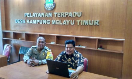 Jaga Sinergitas 3 Pilar Bhabinkamtibmas Sambangi Balai Desa Kampung Melayu Timur Jalin Silaturrahmi