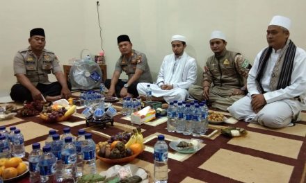 KAPOLSEK TELUKNAGA HADIRI MAULID NABI MUHAMMAD SAW DAN HAUL SYEIKH ABDUL KHODIR AL JAILANI DIPONPES SALAFIAH SAFINATUL ABROR