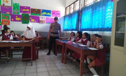 Kunjungi Sekolah Bhabinkamtibmas Berikan Motivasi Kepada Pelajar