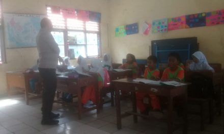 KUNJUNGAN BHABINKAMTIBMAS DESA JATIMULYA SAMBANG KESEKOLAH SDN 1 DESA JATIMULYA JALIN KEAKRABAN