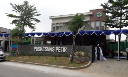 Anggota Polsek Cipondoh Lakukan Pengamanan Peresmian Puskesmas Petir