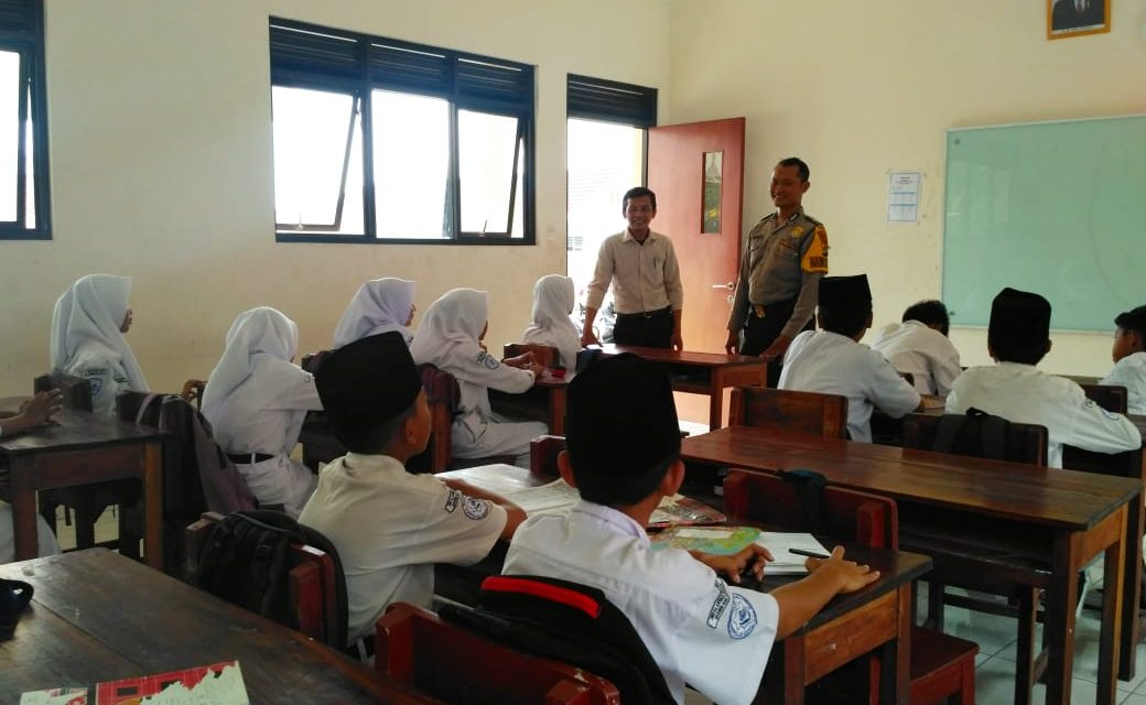 KUNJUNGAN BHABINKAMTIBMAS DESA RAWA BURUNG SAMBANG KE SMA AL ANWAR BINA MULIA DESA RAWA BURUNG