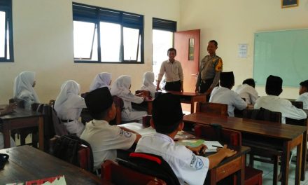 KUNJUNGAN BHABINKAMTIBMAS DESA RAWA BURUNG SAMBANG KE SMA AL ANWAR BINA MULIA DESA RAWA BURUNG