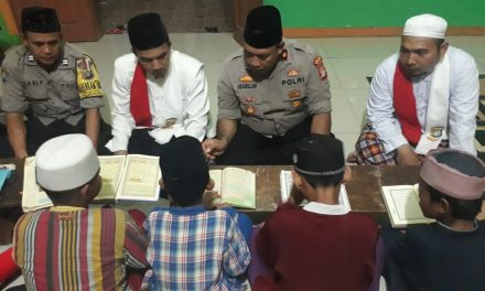 Kapolsek Benda Bersama Dai Kamtibmas Mengajar Ngaji