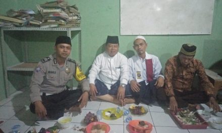 Bhabinkantibmas Polsek Sepatan Brigadir Sidik Ammarullah menghadiri acara maulid nabi besar Muhammad Saw 1440 H