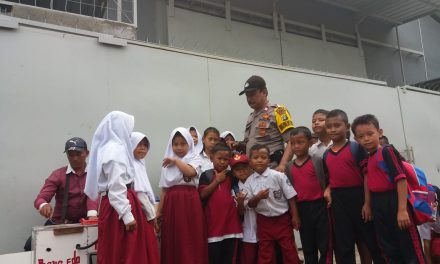 Bhabinkamtibmas Ds. Belimbing – Kosambi Jalin Silaturrahmi Melalui Giat Polisi Masuk Sekolah