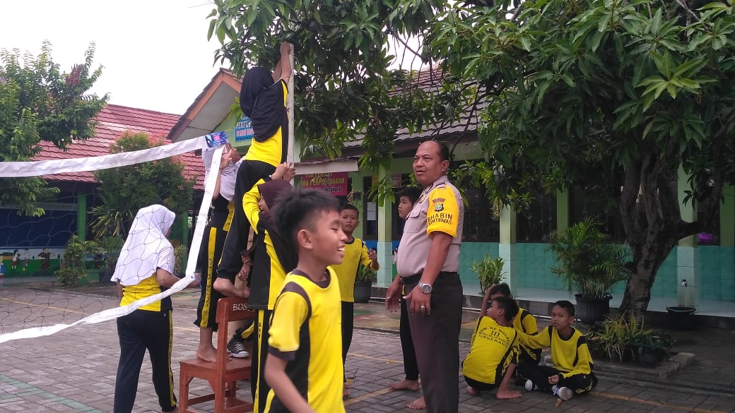 KUNJUNGAN BHABINKAMTIBMAS DESA KAMPUNG MELAYU TIMUR BRIPKA M.LUKMAN  SAMBANG KE SDN 3