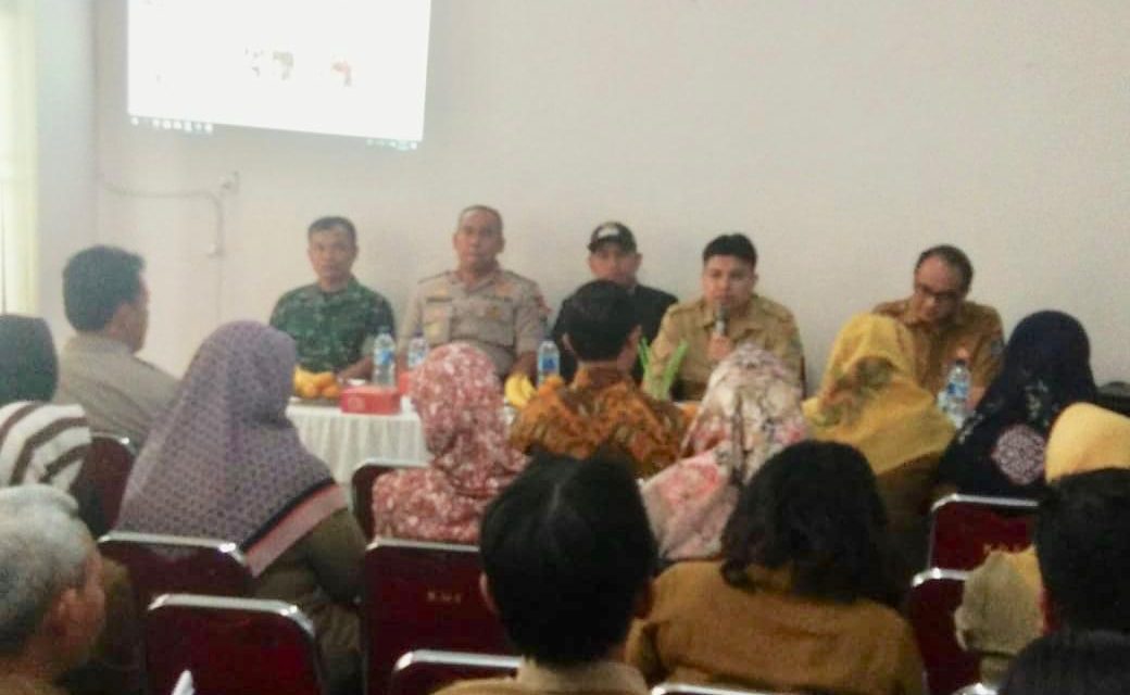 BHABINKAMTIBMAS HADIRI GIAT PENGGALANGAN KOMITMEN AKREDITASI PUSKESMAS KOSAMBI