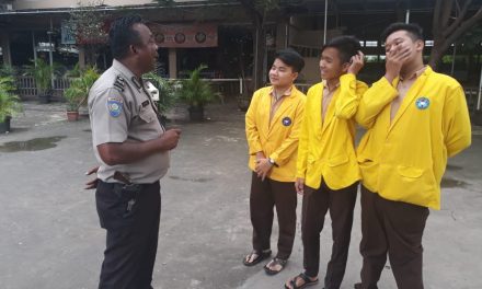 Bhabinkamtibmas Ds. Kosambi Timur Jelaskan Pelajar Bahwa Medsos Sebagai Sarana Pengetahuan