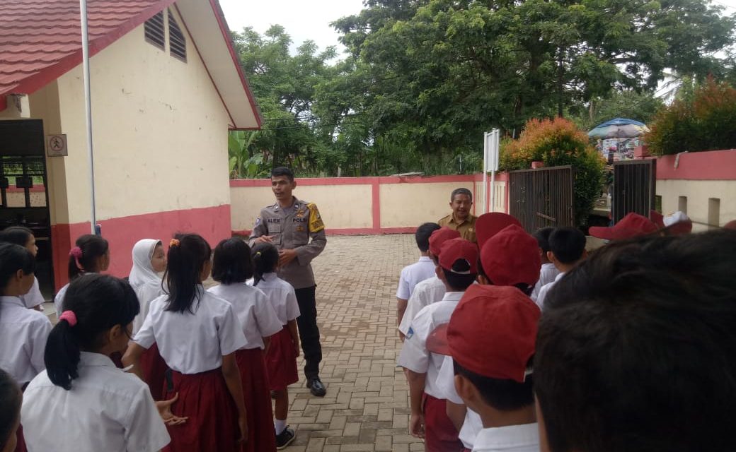 JALIN IKATAN EMOSIONAL SERTA BERIKAN  MOTIVASI  KEPADA PELAJAR BHABINKAMTIBMAS DESA TEGALANGUS DAN KEPALA SEKOLAH BERITERAKSI DI SDN PANCAR BUDAYA