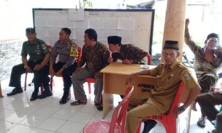 Binamas Polsek Sepatan Brigadir Indra Syam Bersama Babinsa Menghadiri Giat Pemilihan Anggota BPD (BADAN PERMUSYAWARATAN DESA)