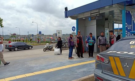 GIAT PATROLI BIRU (BLUE LIGHT) DIALOGIS DAN PEMANTAUAN DI HALTE BUSWAY PURI BETA KEL.LARANGAN UTARA KEC.LARANGAN KOTA TANGERANG.