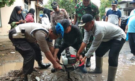 Camat Batu Ceper adakan kegiatan Biopori untuk warga di 7 kelurahan dan IPTU suharto, S, Sos mewakili Kapolsek batu ceper hadir untuk menyaksikan program kerja dari Kecamatan Batu Ceper