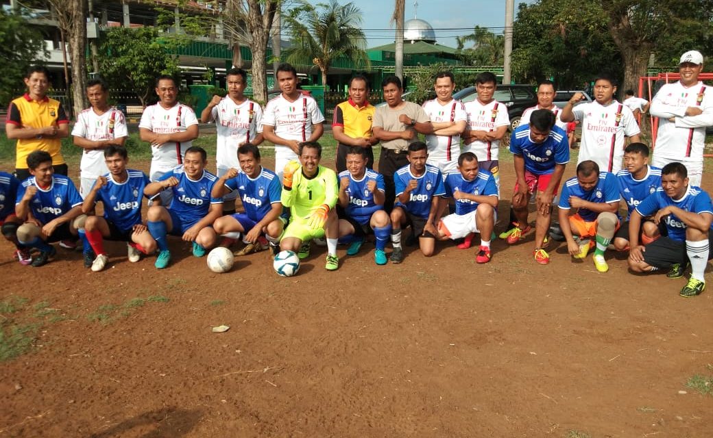 Pertandingan Spontanitas sepak bola Anggota Polsek batu ceper telak dibantai habis score 0-3 oleh Polsek benda (dalam rangka Jalinan kepedulian Internal POLRI)