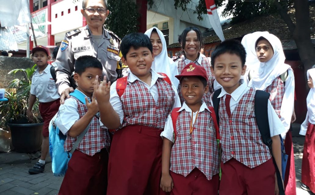 BHABINKAMTIBMAS KELURAHAN SUDIMARA BARAT GIAT SAMBANG DI SD.N.SUDIMARA.10. CILEDUG.   GIAT POLISI CINTA SEKOLAH.