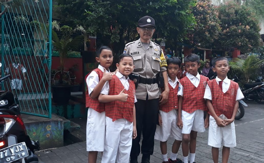 BHABINKAMTIBMAS KELURAHAN SUDIMARA BARAT AIPTU WAHYONO EKO MELAKSANAKAN GIAT SAMBANG DI SD.N.SUDIMARA.5. CILEDUG.   GIAT POLISI CINTA SEKOLAH.