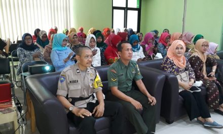 BHABINKAMTIBMAS KELURAHAN SUDIMARA BARAT BERSAMA BABINSA MENGHADIRI GIAT LATIHAN ULANG KADER DALAM RANGKA PENINGKATAN KAPASITAS DAN KETRAMPILAN KADER UPT. PUSKESMAS CILEDUG TAHUN 2019.