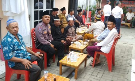 Bhabinkamtibmas Bapak Aiptu K.Handoko sambang dialogis Tokoh agama Dai Kamtibmas Ust. Sutrisna