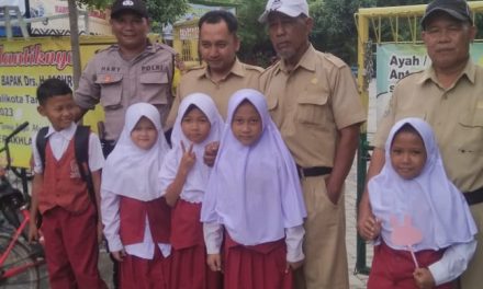 Program Polkis Mendekatkan Bhabinkamtibmas Polsek Cipondoh Dengan Para Siswa