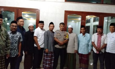 Bersama Dengan DKM Masjid Bhabinkamtibmas Polsek Cipondoh Cegah Guantibmas