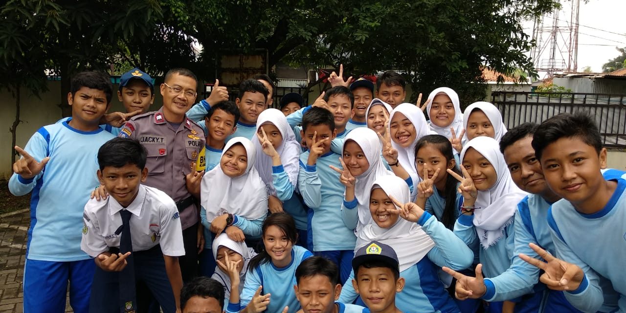 AIPTU JACKY TARMUJI SELAKU BHABINKAMTIBMAS PONDOK BAHAR MELAKSANAKAN SAMBANG KE SEKOLAH SMPN24 PONDOK BAHAR