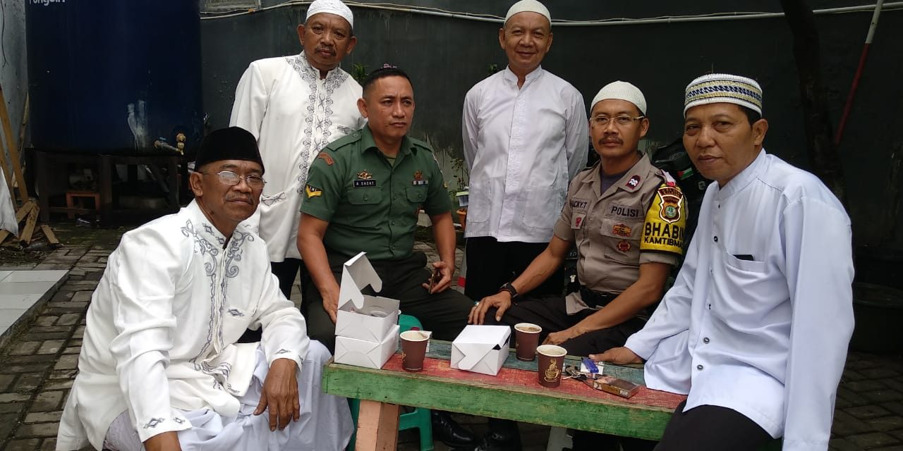 AIPTU JACKY TARMUJI BHABINKAMTIBMAS PONDOK BAHAR SAMBANG KEPENGURUS MASJID NURUL AMAL