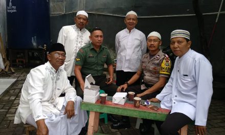 AIPTU JACKY TARMUJI BHABINKAMTIBMAS PONDOK BAHAR SAMBANG KEPENGURUS MASJID NURUL AMAL