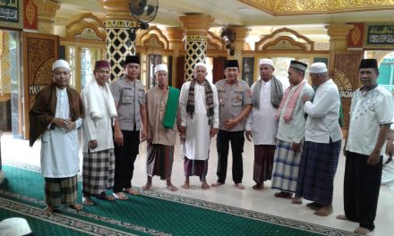 KAPOLSEK BATU CEPER DAN JAJARAN MELAKSANAKAN AKSI SILAHTURAMI DADAKAN KEPADA ULAMA TOKOH AGAMA DAN LAKUKAN SHOLAT JUMAT KELILING DI MASJID