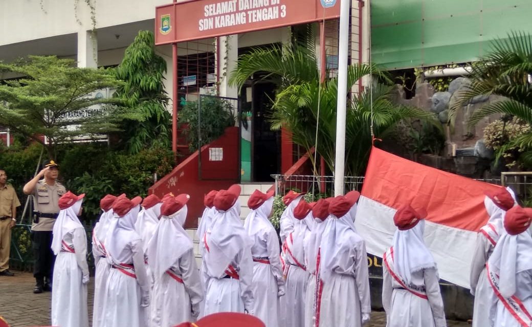 KANIT BIMAS POLSEK CILEDUG IPTU H.SARMAN PIMPIN UPACARA BENDERA