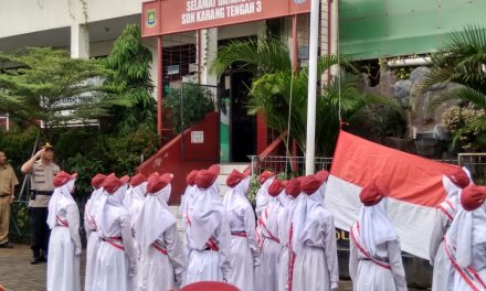 KANIT BIMAS POLSEK CILEDUG IPTU H.SARMAN PIMPIN UPACARA BENDERA