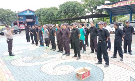 Bhabinkamtibmas Polsek Cipondoh Ajarkan Security Kedisiplinan Dengan Latihan PBB