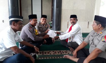 Ciptakan suasana kedamaian bersama para Dai Kamtibmas, Wakapolsek batu ceper beserta jajaranya bertemu dengan tokoh agama Ustadz H.Mukadis