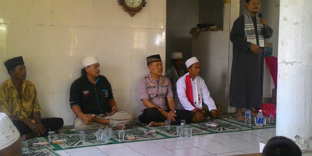 Kapolsek Pakuhaji bersama Da’i Kamtibmas hadiri pengajian di Masjid Jami Almasyifiatul Ulla