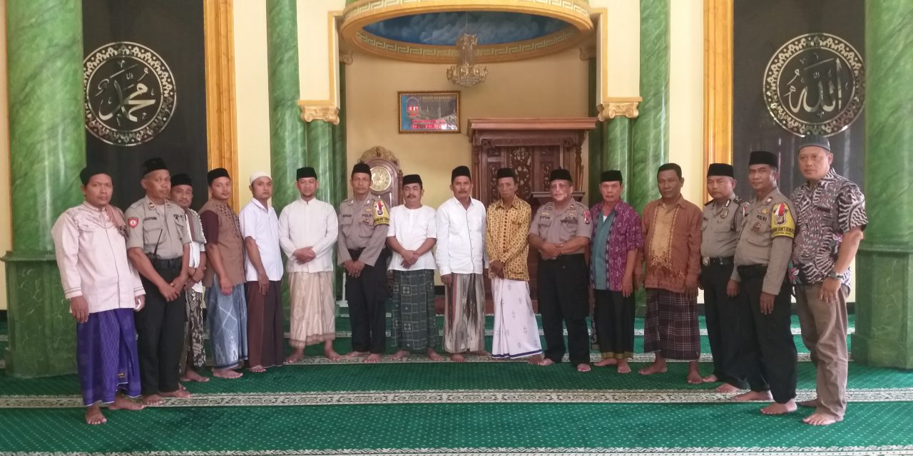 Shalat Jum’at Keliling Polsek Neglasari Jalin Harmonisasi Polisi dengan Masyarakat