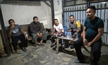 Sambangi warga di malam hari, Binmas Polsek Neglasari jaga kondusifitas wilayah