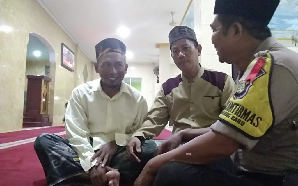 Silaturahmi di waktu Shubuh, Binmas Kedaung Baru sampaikan Pesan Kamtibmas