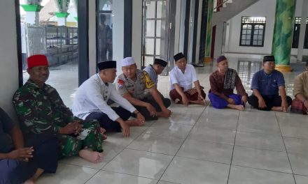 Binmas Pasir Jaya Tatap Muka dan Silaturahmi Dengan Para Jamaah Usai Shalat Jum’at di Masjid Al-Mubarok