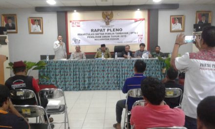 Kanit Binmas Polsek Jatiuwung Hadiri Rapat Pleno Terbuka Rekapitulasi DPTb Pemilu 2019 Tingkat Kec. Periuk