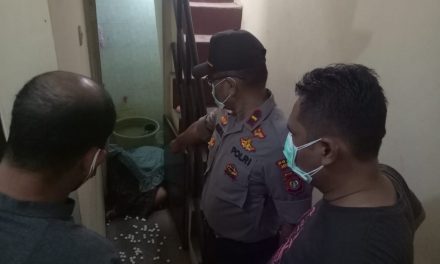 Unit Reskrim Polsek Jatiuwung Evakuasi Penemuan Mayat di Dalam Kamar Mandi