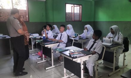 AIPTU APENDIH BHABINKAMTIBMAS KELURAHAN PANINGGILAN UTARA  GIAT POLISI CINTA SEKOLAH