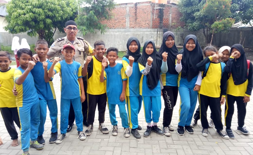 Kunjungan Bhabinkamtibmas Aiptu Yosep Sambang Sekolah SDN Dadap I  kel. Dadap kec. Kosambi