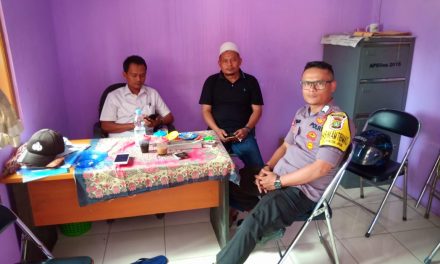 Bhabinkantibmas Polsek Sepatan Brigadir Obsus Maruli Tua LG Sambang KeStaf Balai Desa