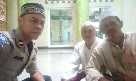 Kanit Binmas M Abdul Agil SH Pererat silaturahmi dengan sholat subuh berjamaah