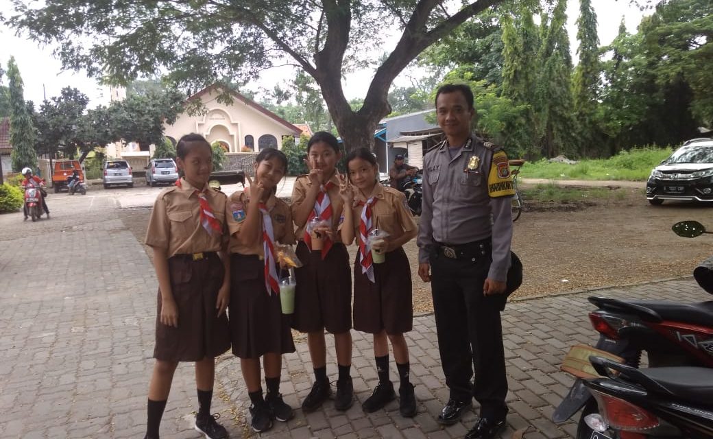 MEDSOS SEBAGAI SARANA  PENGETAHUAN DIJELASKAN SAAT BHABINKAMTIBMAS DESA PANGKALAN GIAT POLKISS DI SMP STRADA BAKTI MULYA