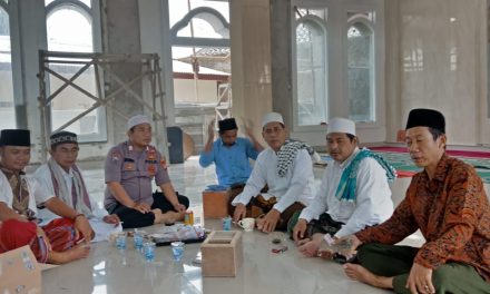 Saat Panggilan Adzan Berkumandang Ditengah Kesibukan Bhabinkamtibmas  Sholat Jum’at